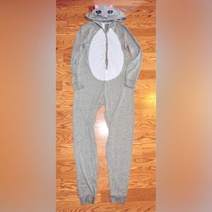 Forever21 Grey White Hooded Long Sleeve Cat Onesie
Size Small